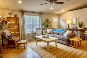 Life's a Breeze! Updated 3B Home 10 min to Beach!, Gulf Breeze